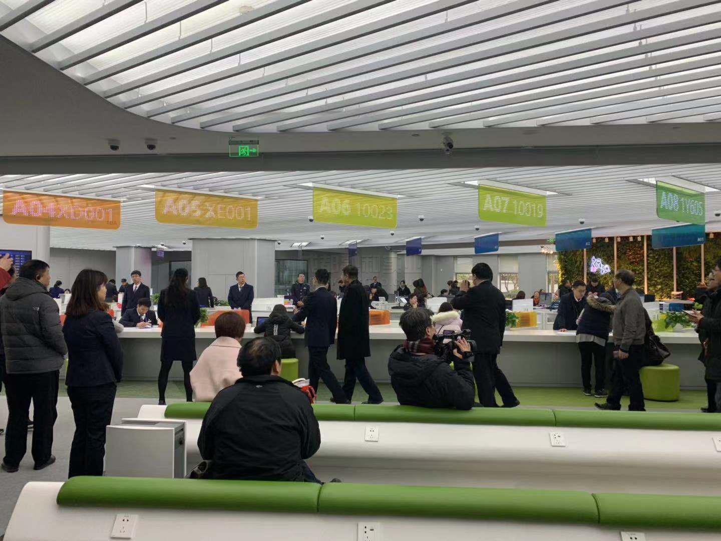 新型排队叫号机显示器