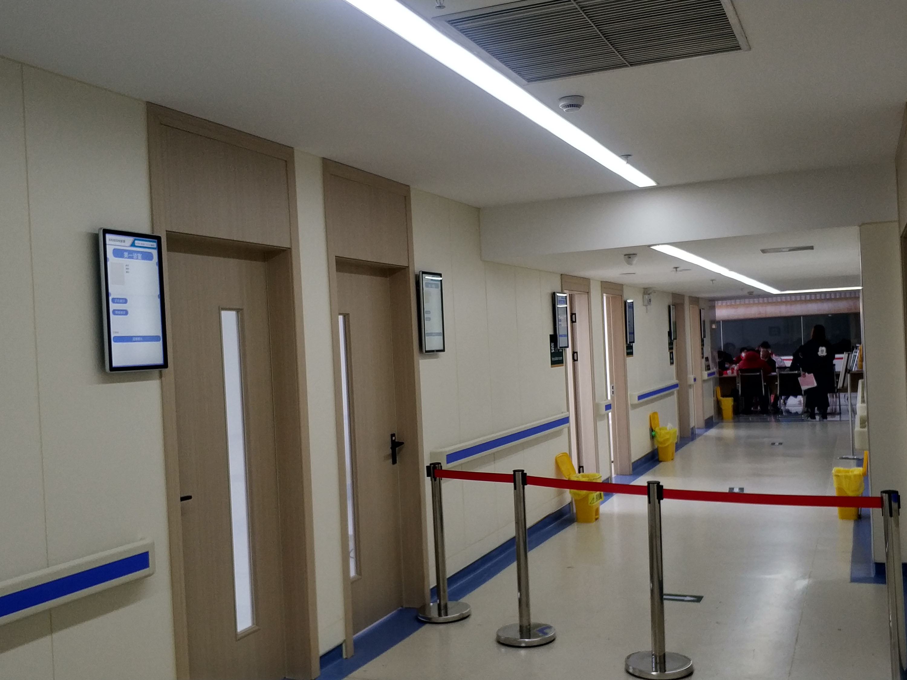 营门口卫生院分诊排队系统上线投入使用。效果图