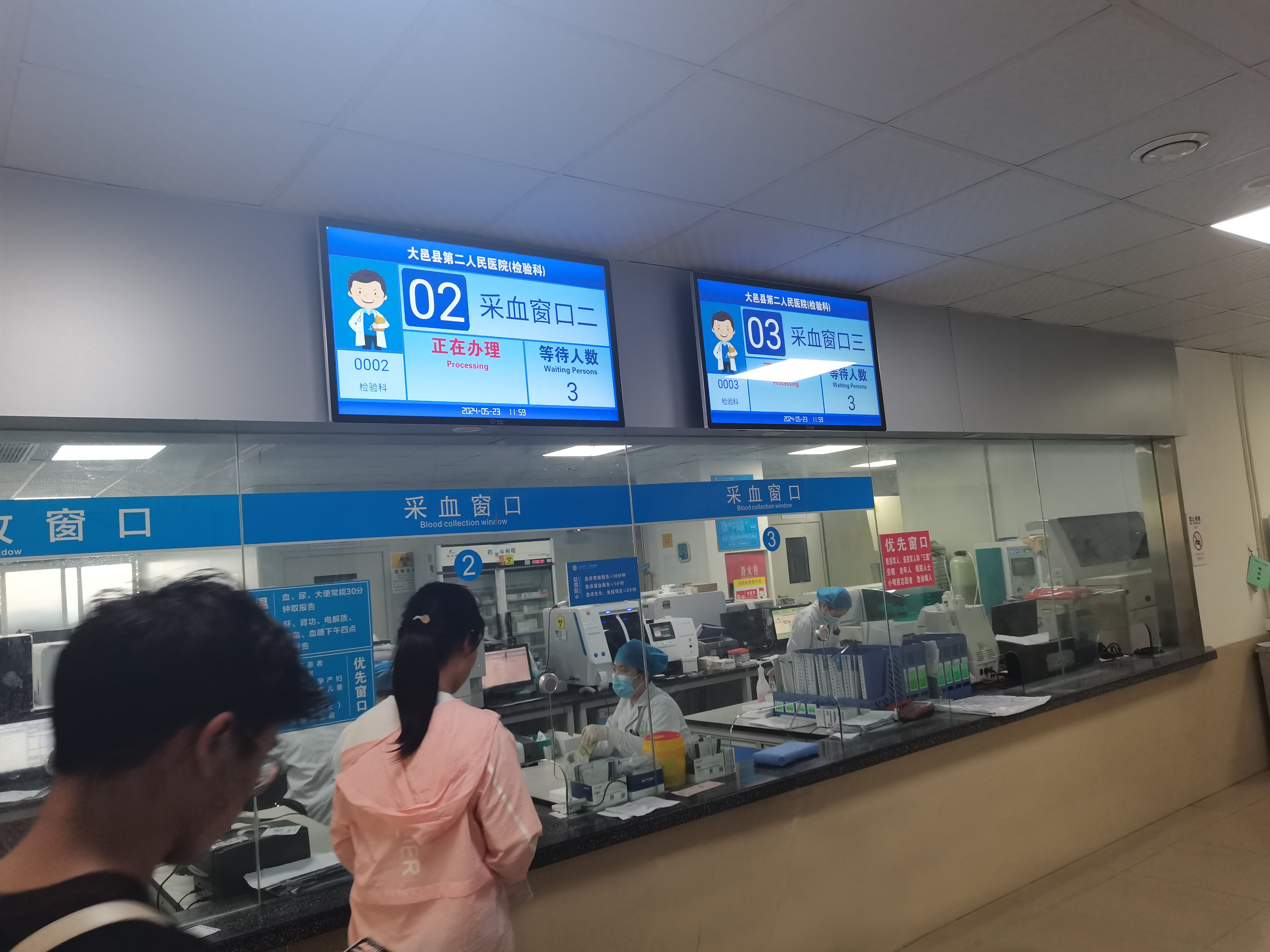 成都大邑第二人民智慧医院上线，打破传统医院大厅就医环境。效果图