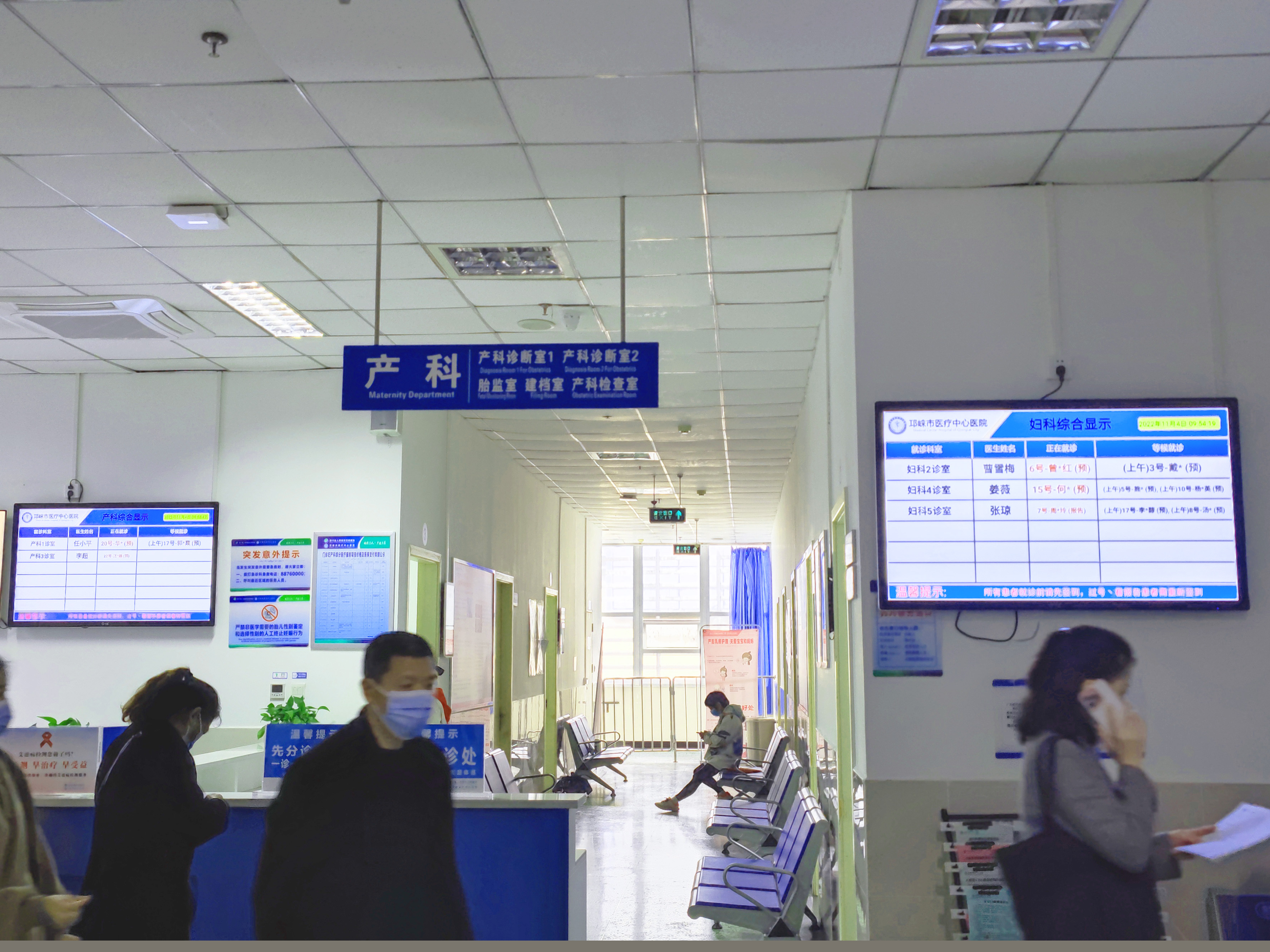 医院门诊排队叫号系统助力就医体验的革新。效果图